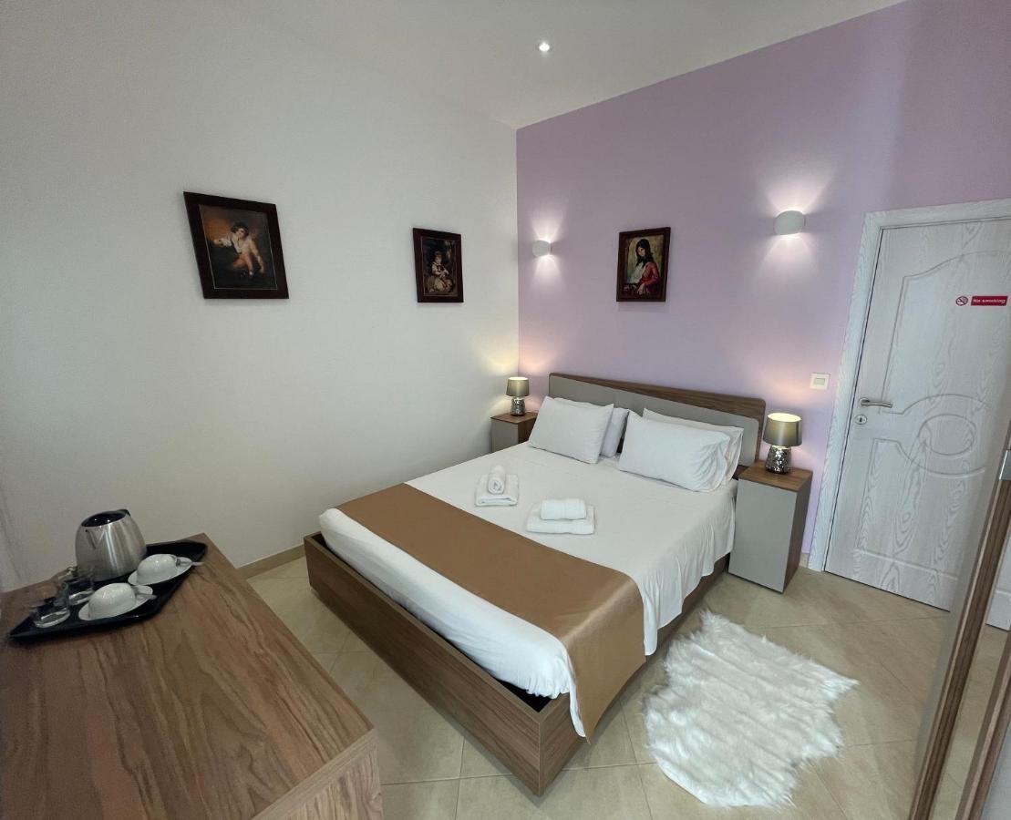 Alina Boutique Living Bed & Breakfast วิกตอเรีย ภายนอก รูปภาพ