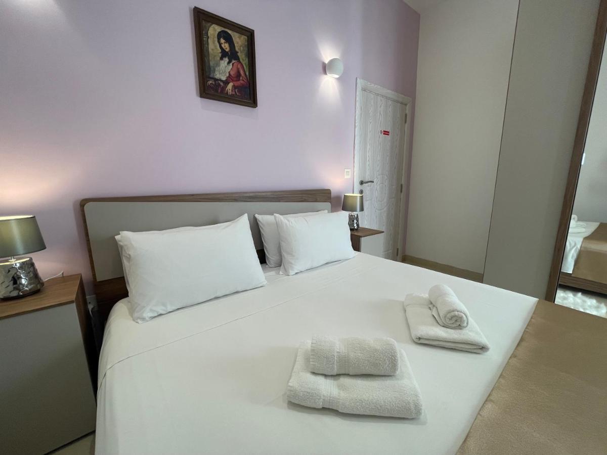 Alina Boutique Living Bed & Breakfast วิกตอเรีย ภายนอก รูปภาพ