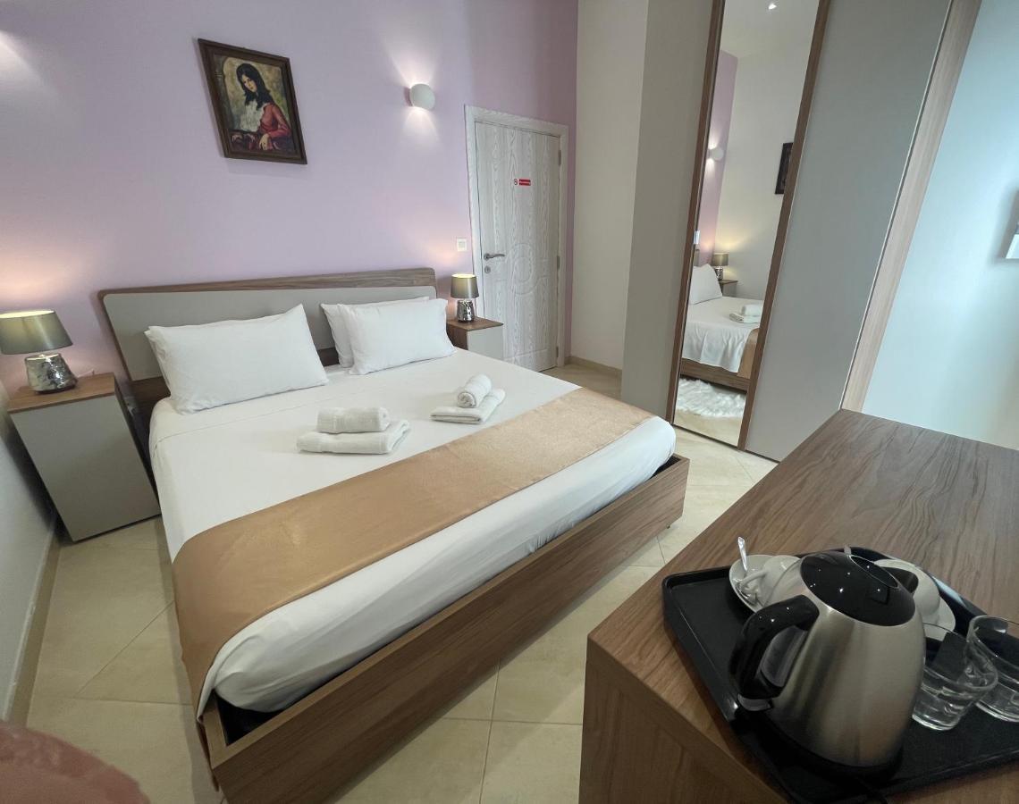 Alina Boutique Living Bed & Breakfast วิกตอเรีย ภายนอก รูปภาพ
