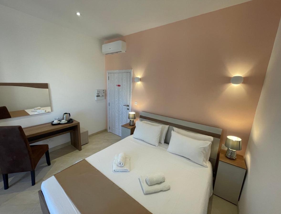 Alina Boutique Living Bed & Breakfast วิกตอเรีย ภายนอก รูปภาพ