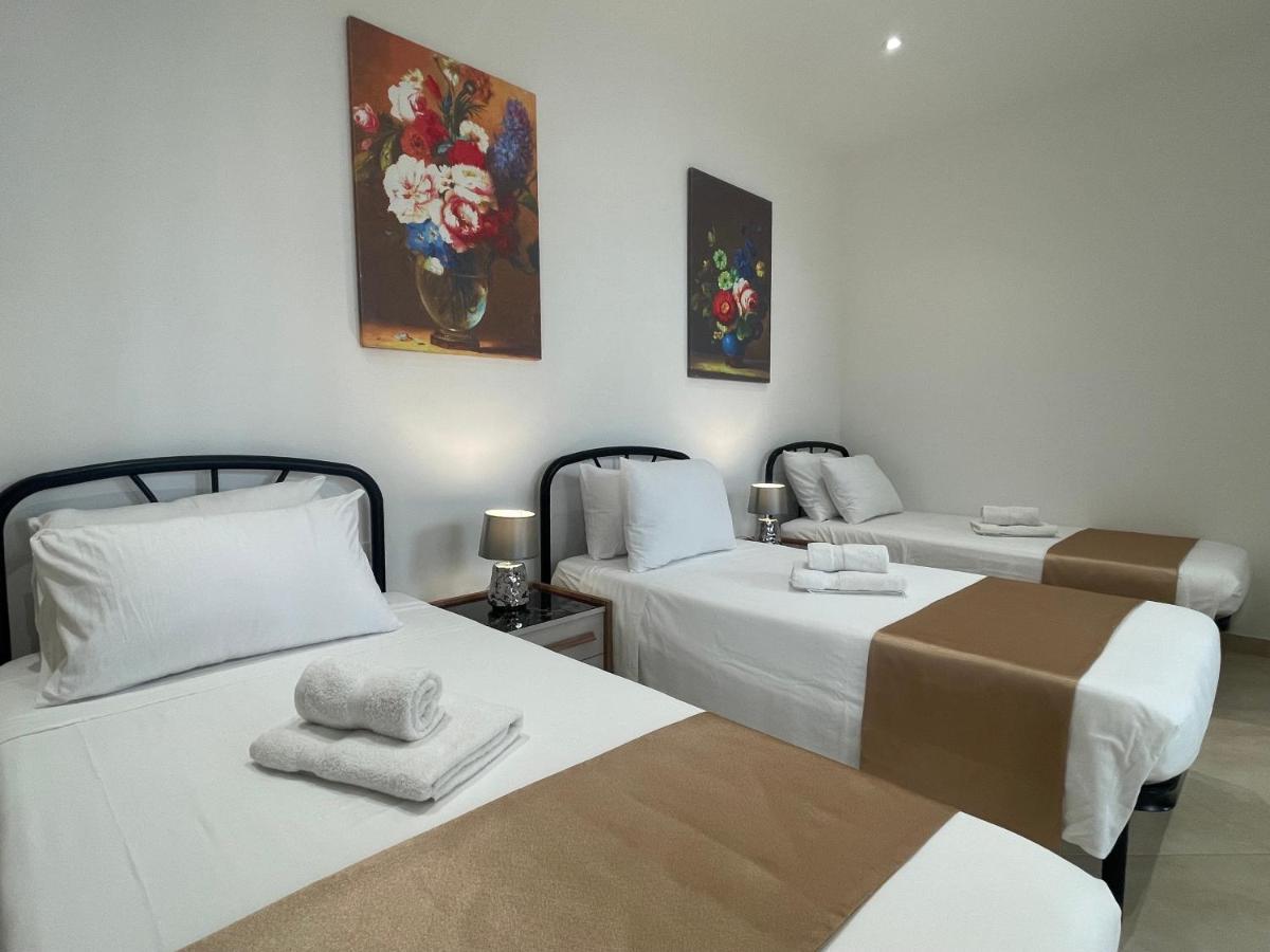 Alina Boutique Living Bed & Breakfast วิกตอเรีย ภายนอก รูปภาพ