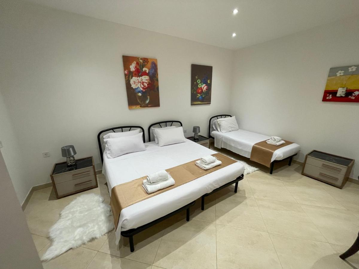 Alina Boutique Living Bed & Breakfast วิกตอเรีย ภายนอก รูปภาพ