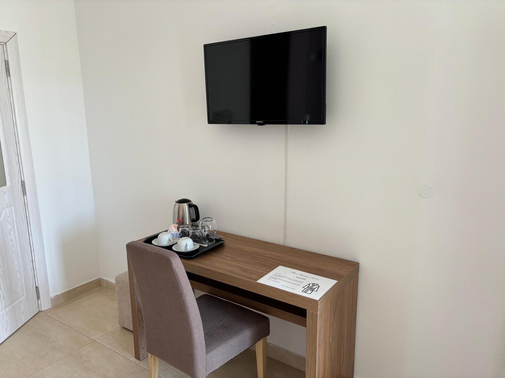 Alina Boutique Living Bed & Breakfast วิกตอเรีย ภายนอก รูปภาพ